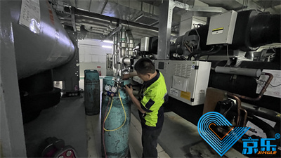 水冷螺桿機(jī)保養(yǎng)攻略 讓你空調(diào)主機(jī)時刻保持穩(wěn)定狀態(tài)