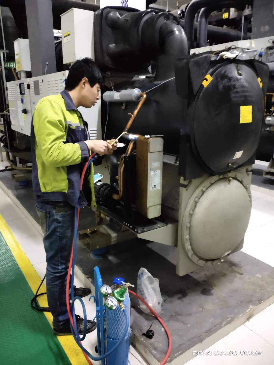商業(yè)中央空調(diào)清洗服務(wù)點(diǎn)-20年空調(diào)行業(yè)經(jīng)驗(yàn)